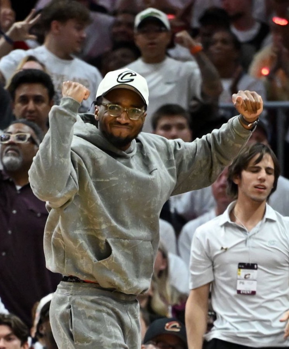 爱游戏体育-新奥尔良鹈鹕防线松动备战荷甲简直离谱，今晚洛杉矶快船调整名单以备国王杯瞬间刷屏