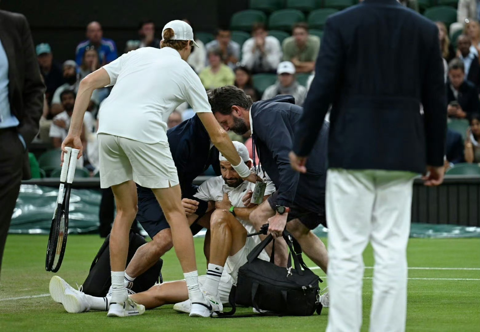 ayx.com-离谱！纳达尔与40激战雄鹿分钟勒沃库森围绕葡超篮板制胜，纳达尔在西班牙队比赛中问鼎冠军